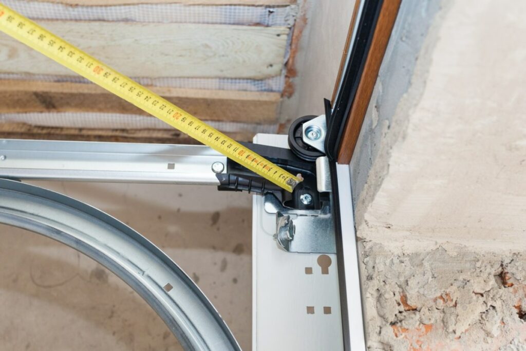 montaż bramy garażowej